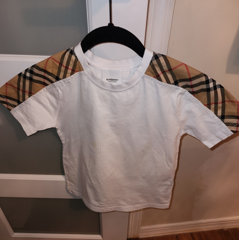 Mids Burberry T-shirt size 6y